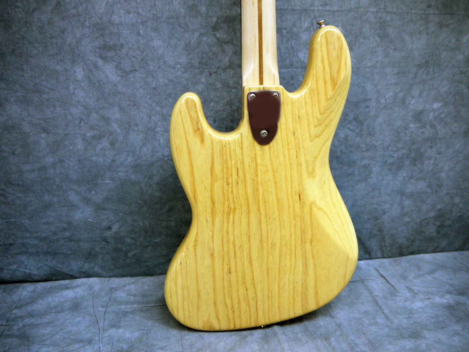 Heißer Verkauf gute Qualität E-Gitarre 2005 American 75 RI Bass Natural Ash