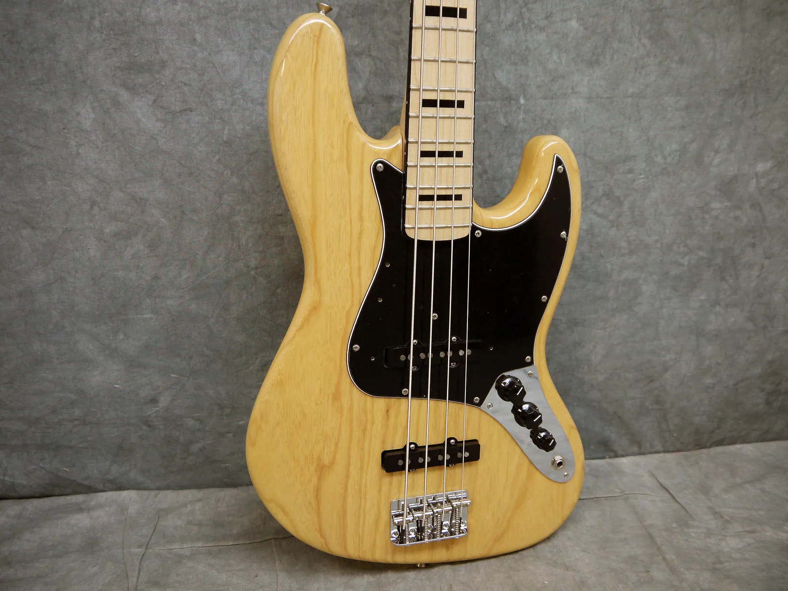 Heißer Verkauf gute Qualität E-Gitarre 2005 American 75 RI Bass Natural Ash