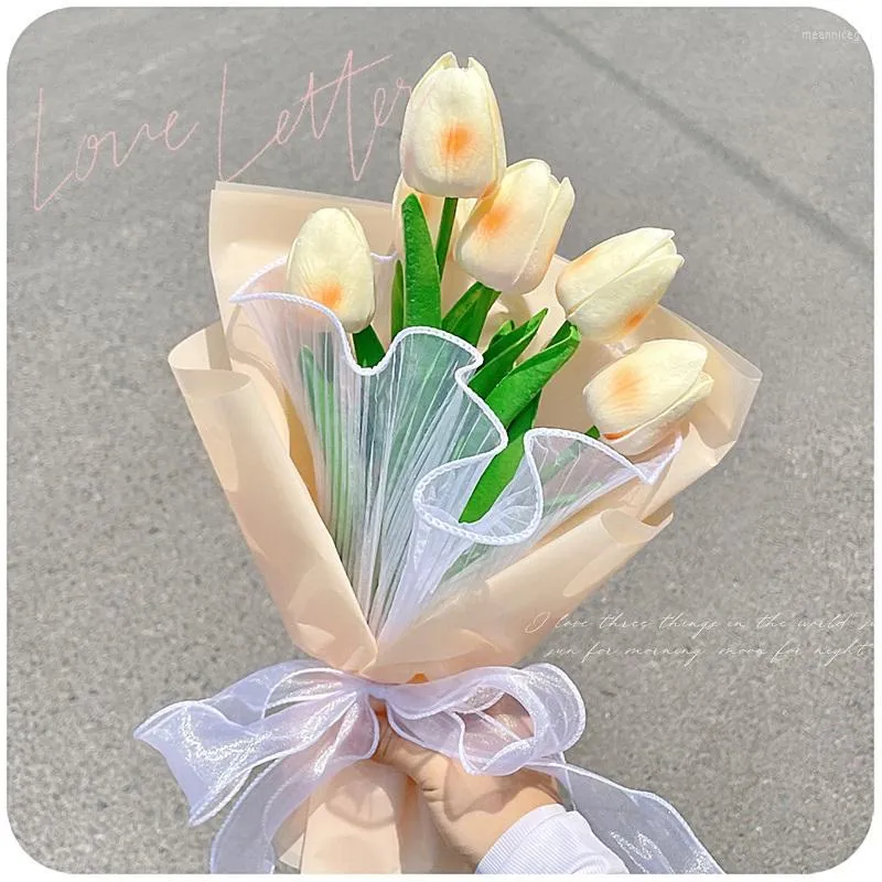 Decorative Flowers Tulip Simulation Hand Holding Fake Flower Bouquet Po Props Decoration Birthday Party Holiday Gift Bedroom