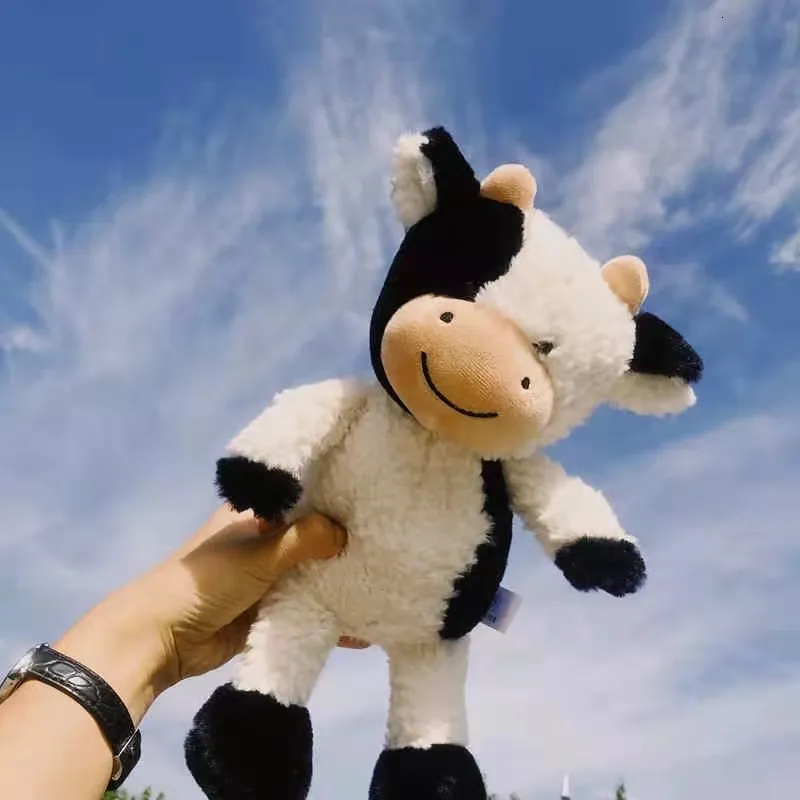 Animais de Pelúcia Recheados 2330cm Brinquedos de Vaca de Pelúcia Macio Bonecas de Gado de Leite de Pelúcia para Crianças Brinquedo Apego Bonito Cochilo de Cochilo de Pelúcia Presentes para Amigos 230617