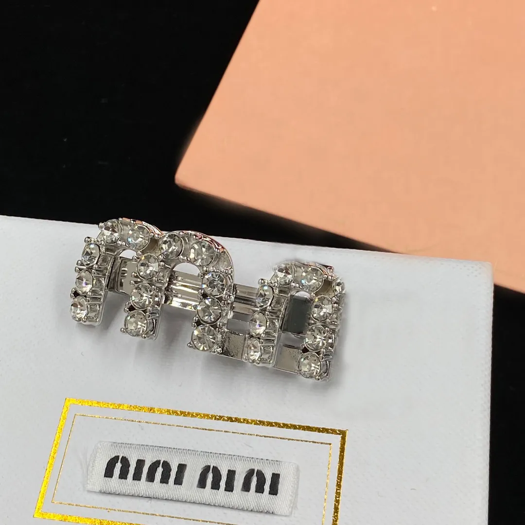 Haarspeldjes Haarspeldjes Luxe Designer Haarspeld Letter met diamanten bezaaide haarspeld voor dames Elegante stijl Strik Knoop Haren Accessoires Hoofd achter Haarspeld Sieraden