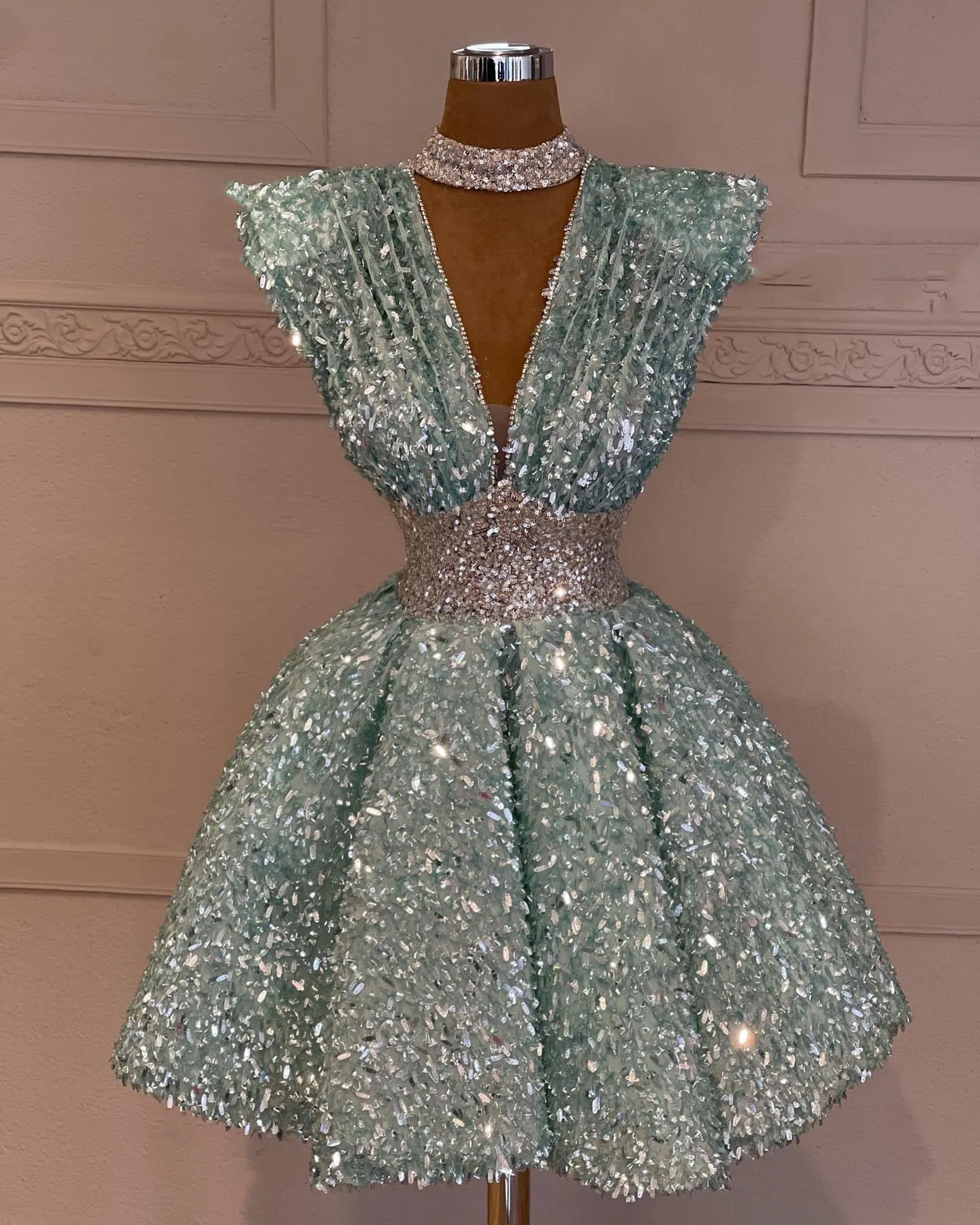 Vestido de formatura Sage linha A 2023 Curto com lantejoulas e miçangas Mini festa de boas-vindas Formal Coquetel Baile de formatura Vestidos de dama de honra Vestidos ZJ417