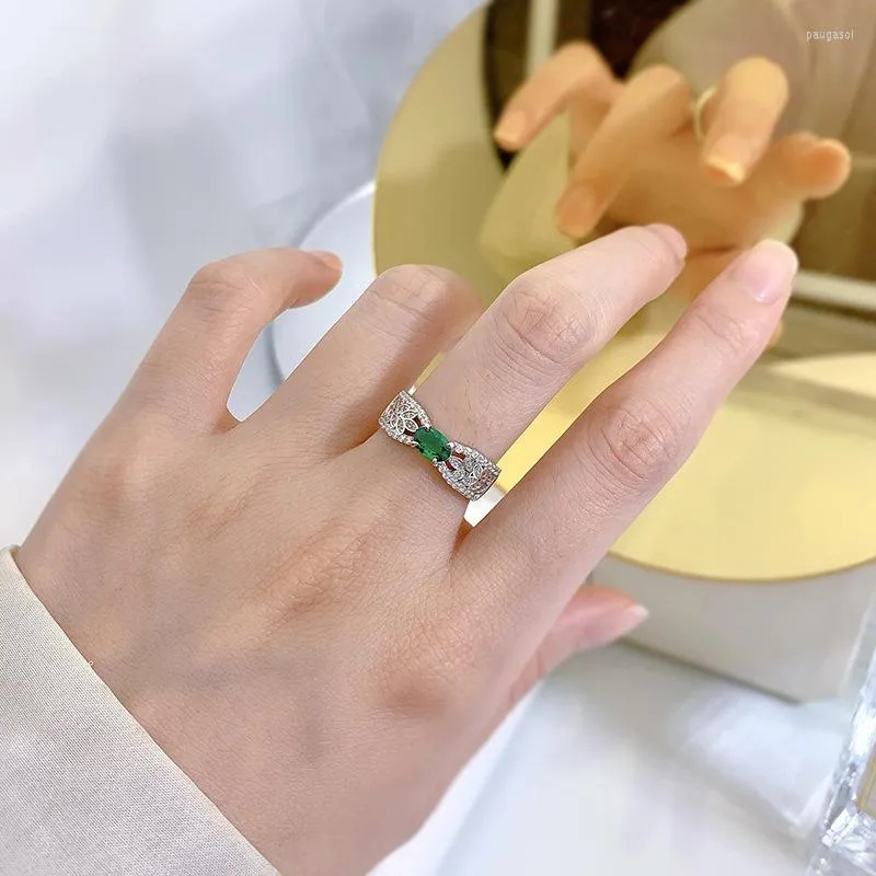 Cluster Rings smycken Sterling Silver Wheat Ear Hollow Ribbon 4 6 Emerald Ring Female Minority Design Light Luxury 3D Ins