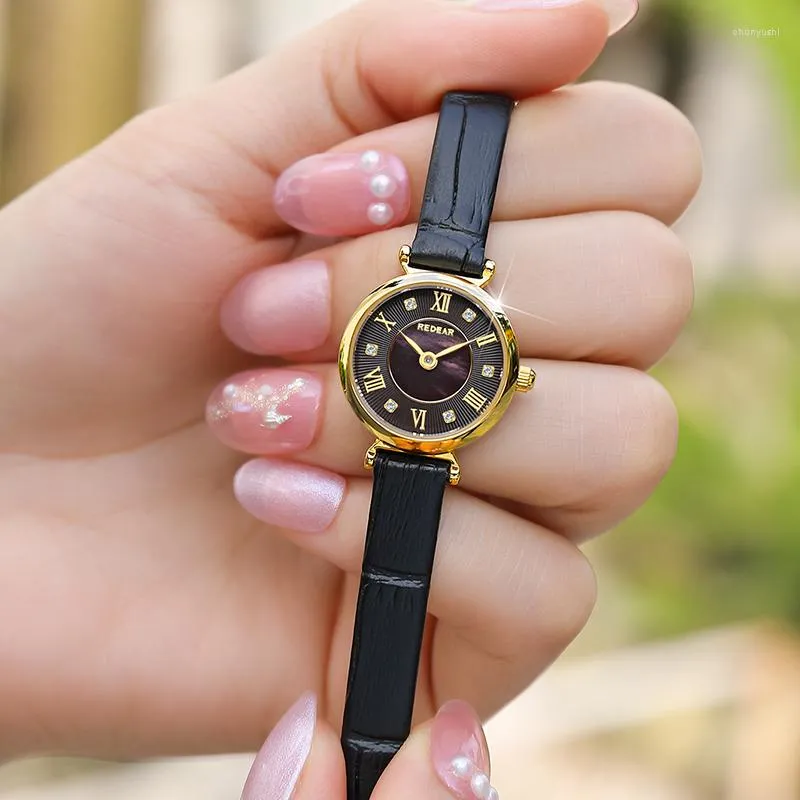 Montres-bracelets femmes montre élégante mode petit cadran montres incrustation de diamants luxe en cuir véritable dames femme étanche horloge à Quartz