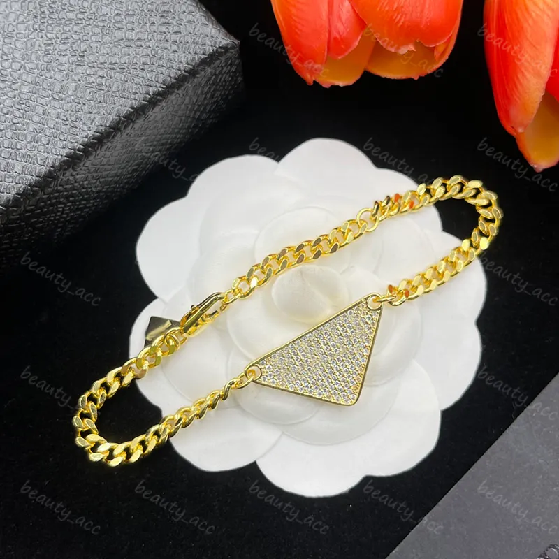 Classic Triangular Pendant Necklace Designer Bracelet Diamond Earrings Gold Necklaces Dangles Earring P Luxury Wedding Jewelry Set Gift