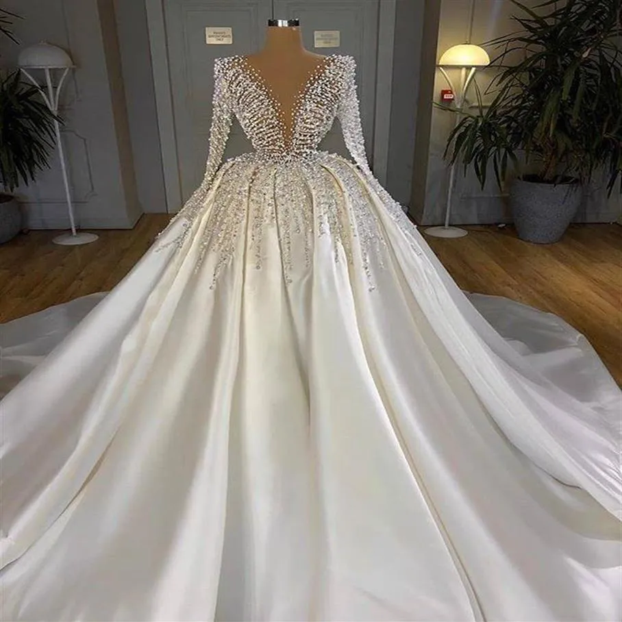 2020 Weiße satin türkische Hochzeitskleider Dubai Arabisch Langarm Brautkleider Perlen Kristallbraut Kleid Nahe Osten2452