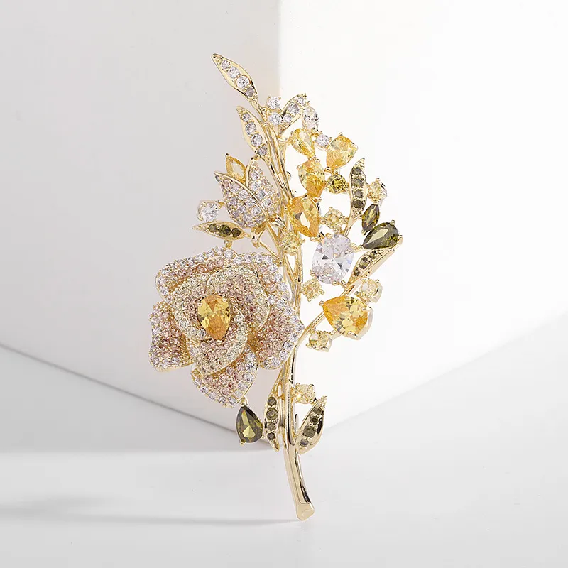 Mode coréenne coloré zircon rose tempérament broche femmes exquis luxe fleur broche charme femme haut de gamme broche banquet de mariage Pins bijoux cadeau