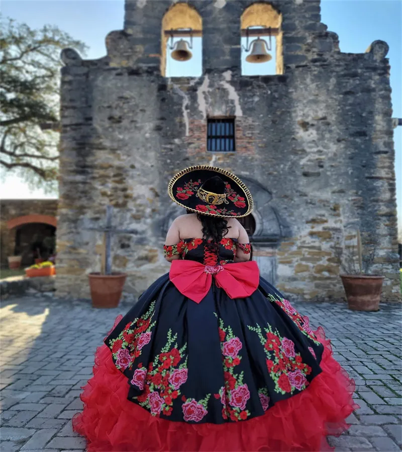 Luxury Black Mexican Red Quinceanera Dresses With Flowers And