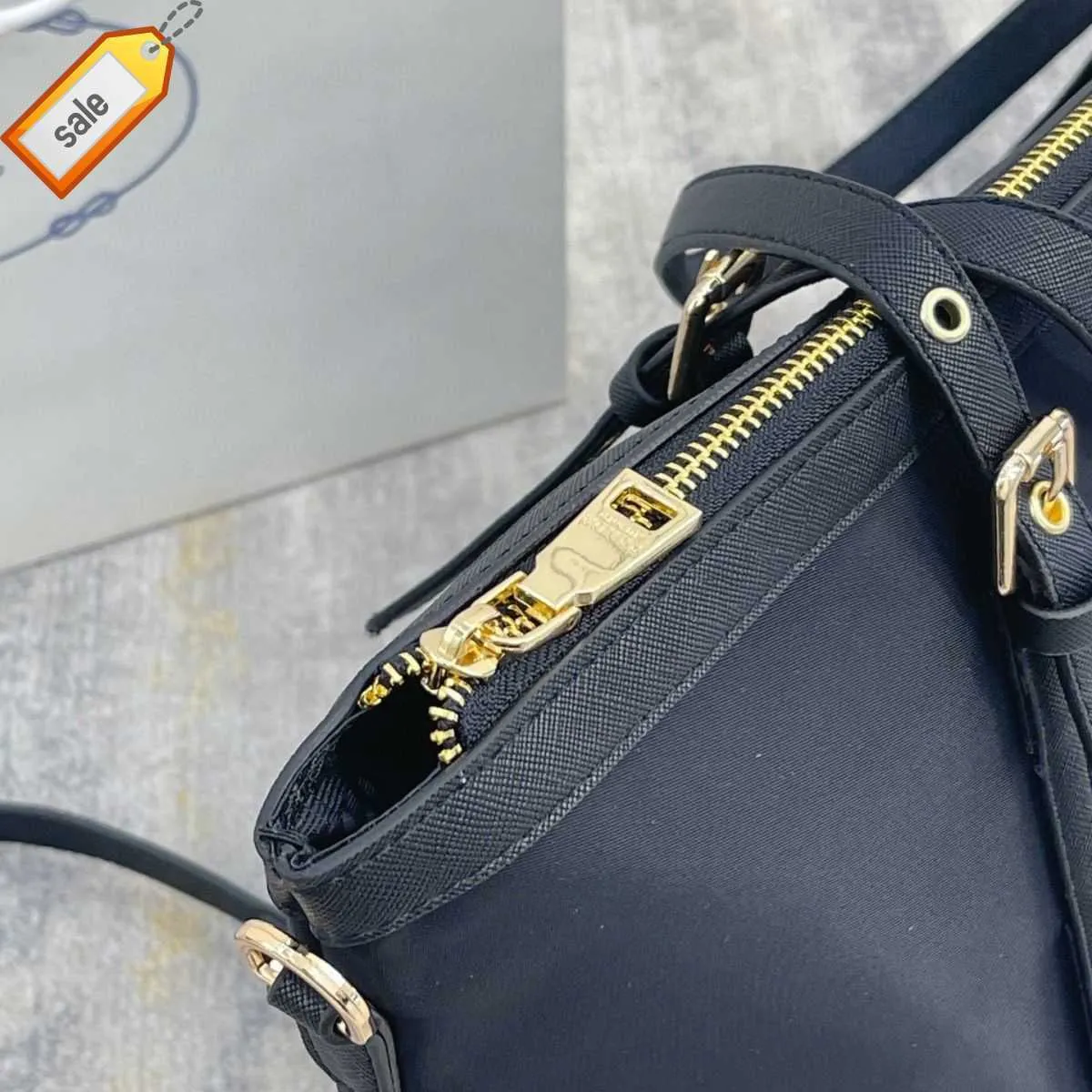 Kvinnors toppdesigner handväskor axelväskor crossbody väskor på mode stor kapacitet nylon tyg vattentät sedan transportera shopping på väskan fabrik direktförsäljning