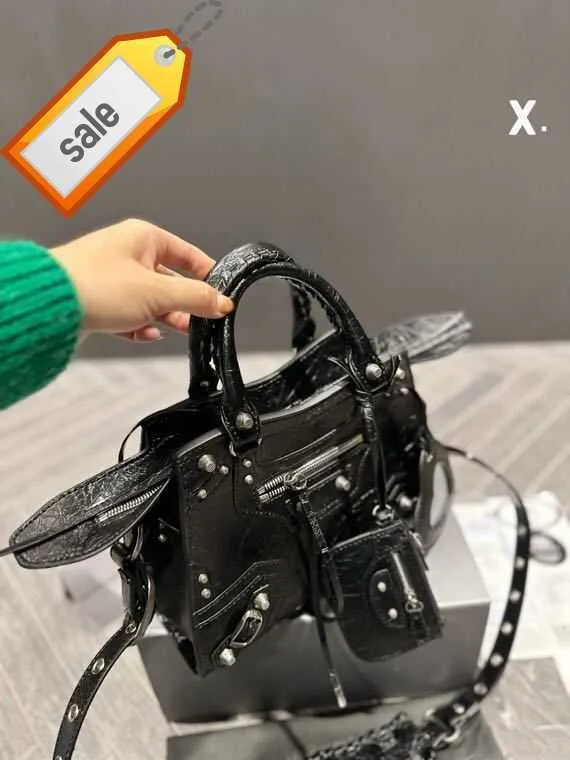 En iyi tasarımcı çanta omuz çantası çapraz bag tote yeni motosiklet çantası vintage perçin messenger 3'ü 1 arada pileli koltuklu el tipi çantalar fabrika doğrudan satış