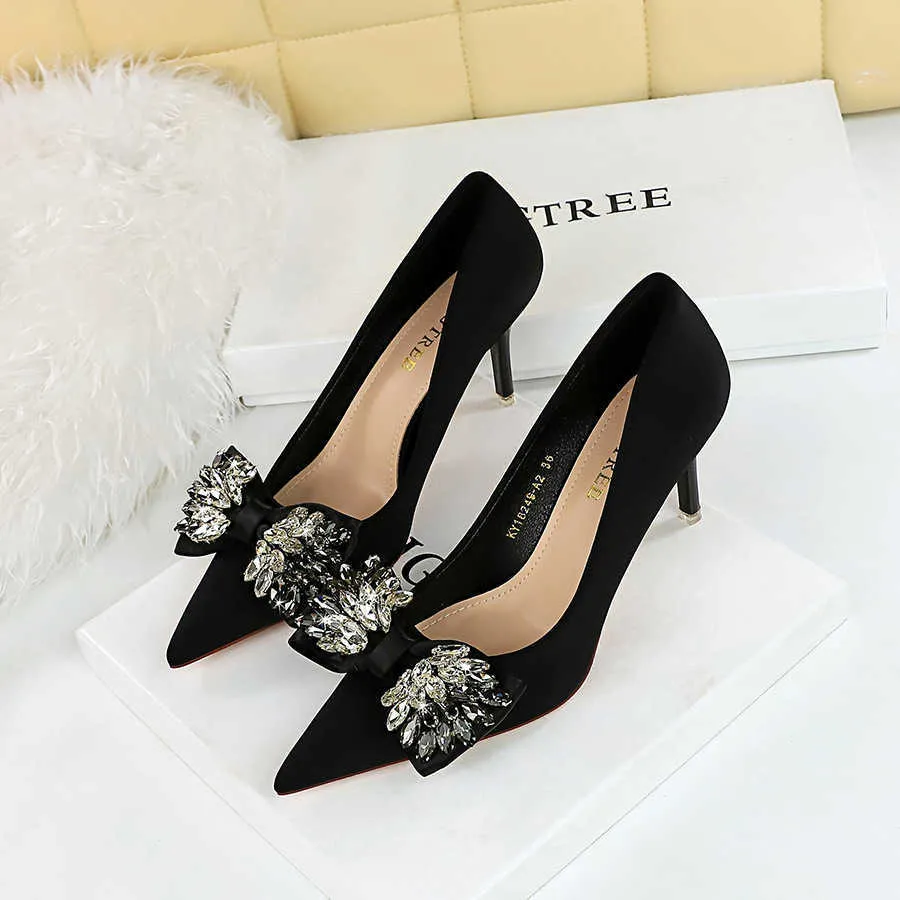 2023 Womens Luxury Banket Pumpar High Heel Shoes For Office Lady Woman Fashion Party Shoes With Bow Tie Design Size 34-43