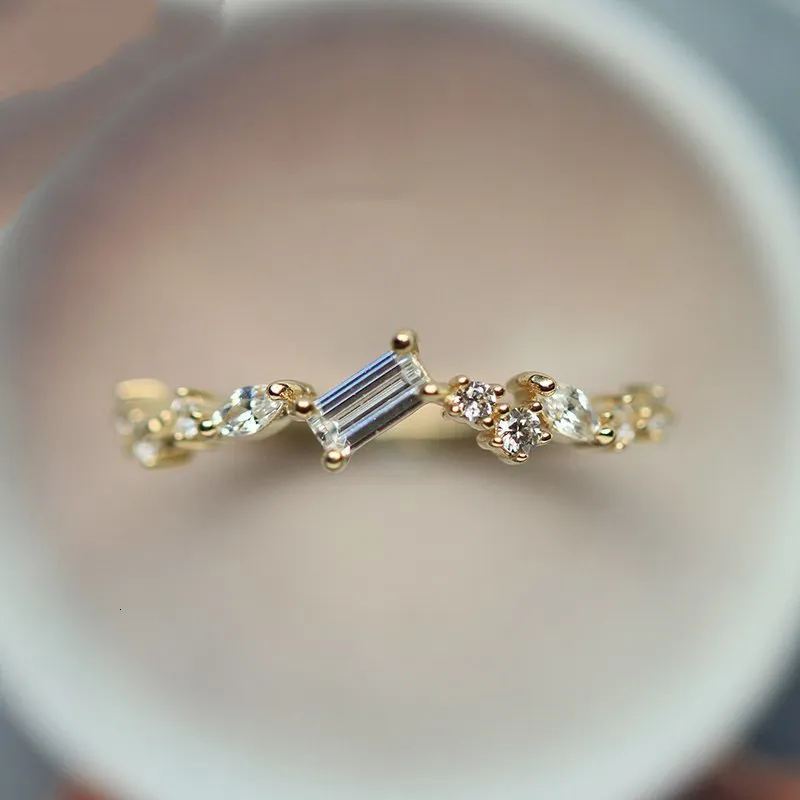 Solitaire خاتم لطيف أنثى بلورة بيضاء الحجر الورد الذهب الفضة ، خطوبة لذيذ العروس خواتم زفاف رقيقة رقيقة للنساء 230619
