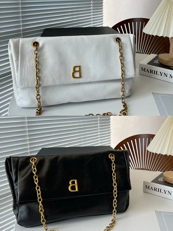 Estilista de moda feminina bolsa de corrente com listras plissadas aba de couro de cera de óleo bolsa carteiro de um ombro elegante BB carteiras femininas