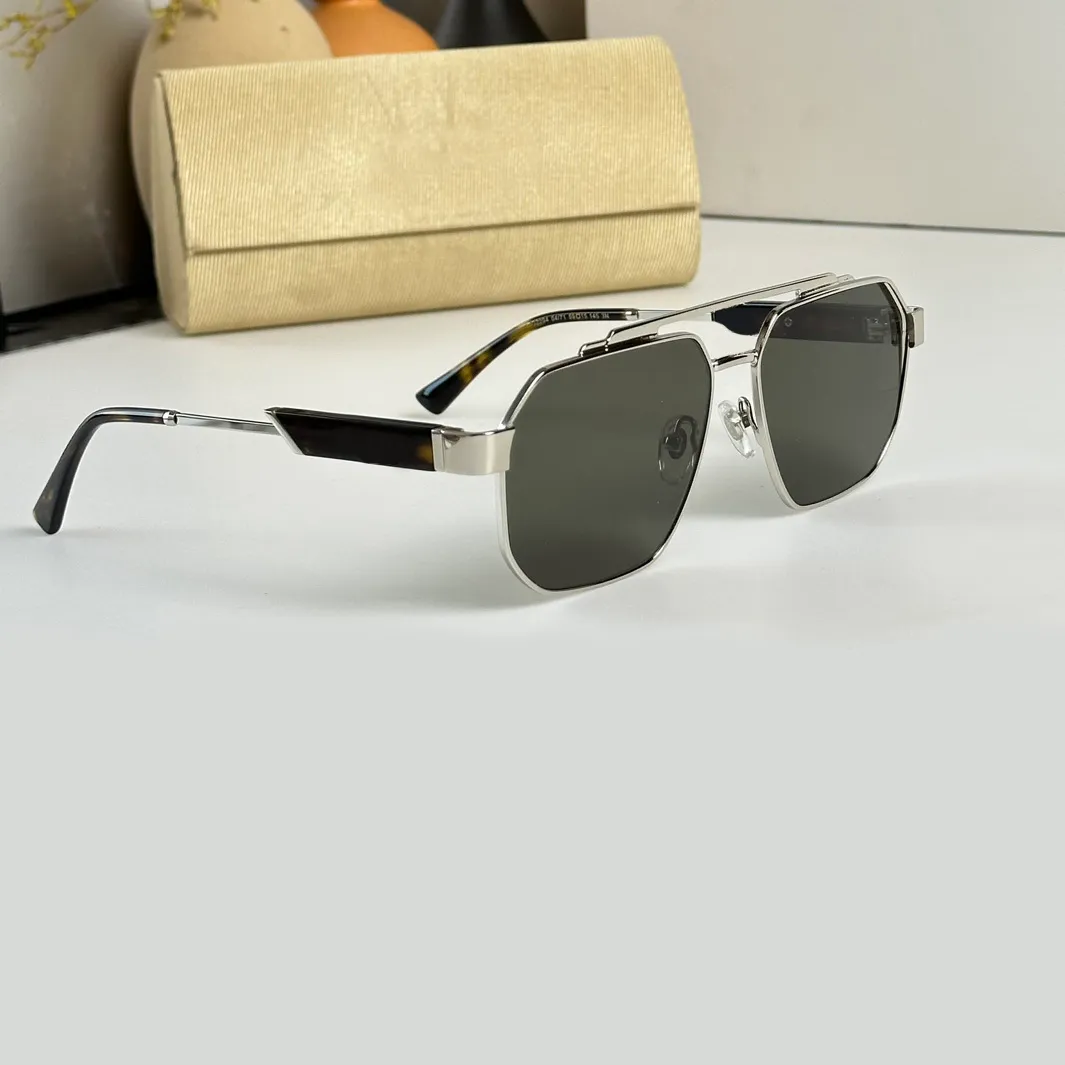 Occhiali da sole pilota grigio scuro in metallo argento Occhiali da sole da uomo Gafas de sol Occhiali da sole firmati Occhiali da sole Occhiali da sole Protezione UV400