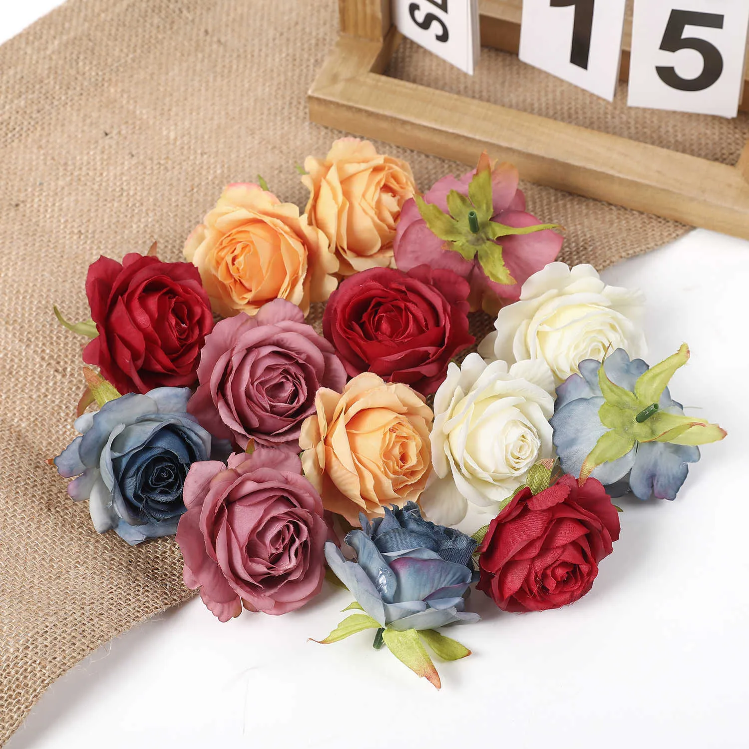 Suszone kwiaty 5pcs róża sztuczna jedwabna fałszywka na wystrój pokoju impreza ślub Walentynki dekoracje