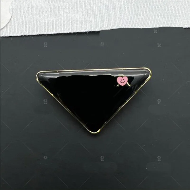 Fashion Dropper Letters Brooches Classic P Inverted Triangle brooch for Women Decorative Collar Pins Designer Jewlery Accessories D2306197S