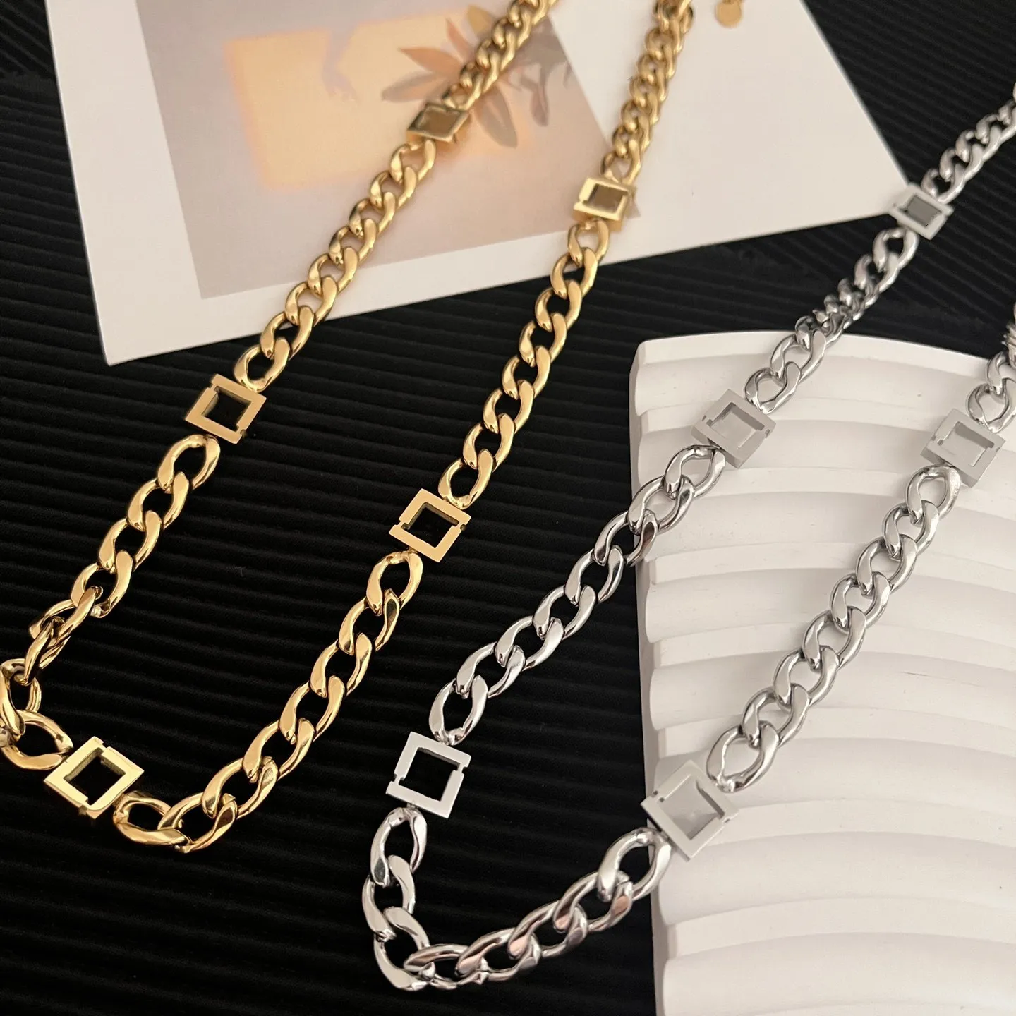 Brand New Designer Vintage Haute Qualité Collier Cubain Collier Punk Vintage Chaîne Épaisse Collier Hommes et Femmes Bijoux Parti Cadeau Option X539