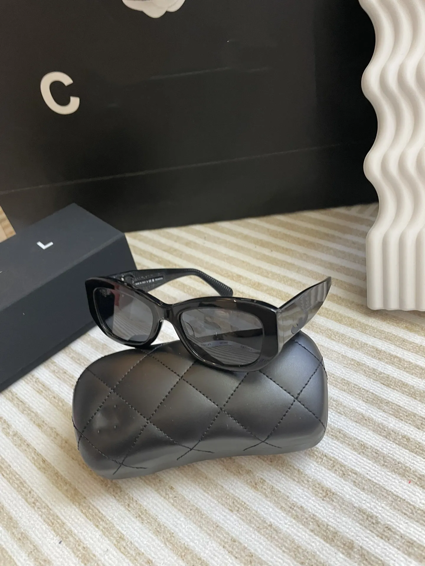 TOP zwarte zonnebril van hoge kwaliteit 5493 Designer zonnebril heren beroemde modieuze klassieke retro luxe merk lenzenvloeistof fashion zonnebrillen voor dames