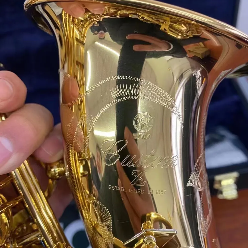 Ny ankomst 82Z E-platt ton altsaxofon mässing lackerad guld en till en japansk hantverkstillverkning graverat mönster musikinstrument med tillbehör