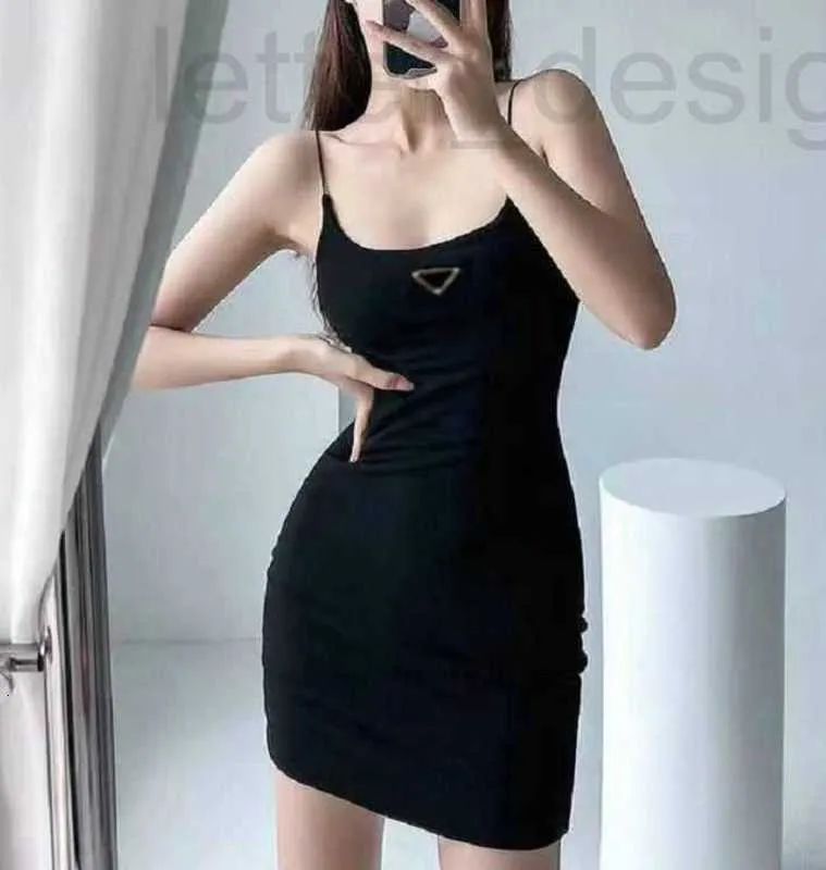 Basic & Casual Dresses designer Woman Clothing Short Sleeve Summer Dress Camisole Skirt Outwear Slim Style With Budge Designer Lady Sexy