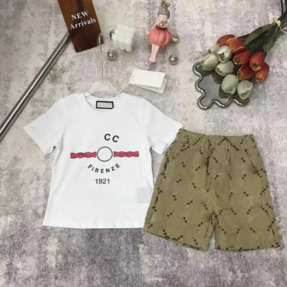 2023 Designer di lusso T-shirt per bambini Gonna con velo Set di abbigliamento Marchio di moda Estate Tesori per bambini e ragazze Felpa con cappuccio in cotone a due pezzi Bianco Aaa