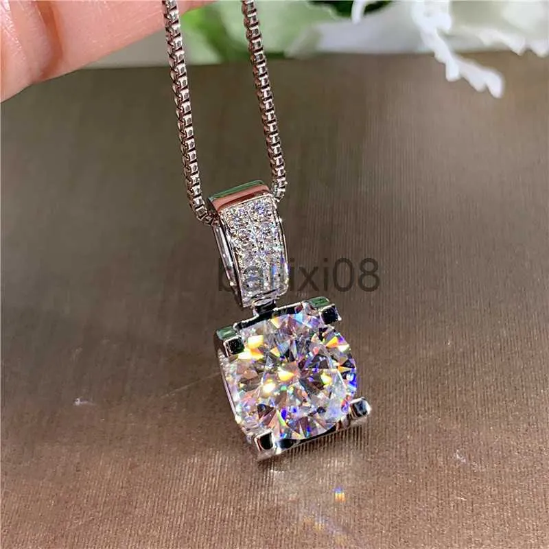 ペンダントネックレスHuitan Luxury Fashion Women's Neckle with Big Round Cubic Zirconiaシンプルなエレガントな女性セッサリーNew Trendy 2021 Jewelry J230620