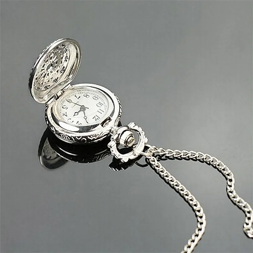 Relógios de bolso Retrô tamanho pequeno Teias de aranha Relógio de bolso Colar de relógio Jóias da moda Colar de relógio com pingente XIN- 230619