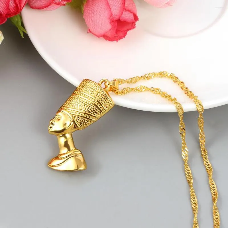 Gold Egyptian Queen NEFERTITI PENDANT Collier Pour Femmes Hommes Antiquite Bijoux Amulet Collier Cadeau Africain Du 11 79 DHgate