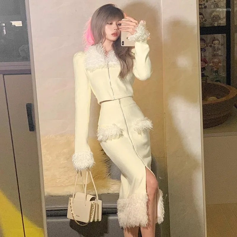 Arbetsklänningar 2023 French Temperament Luxury Cardigan Slim White Plush Big Turn-Down Collar Open Stitch and Hight Slits kjol Knit Set Set Suit