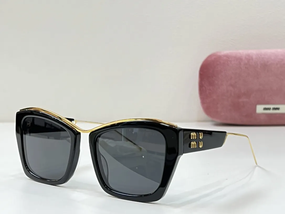 High quality sunglasses with the letters' miu 'for male and female designers, large frame glasses, luxurious and high appearance, synchronized on the official website