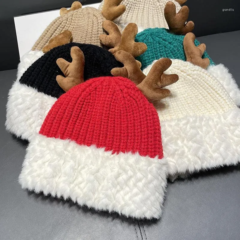 Berets Weihnachtsmütze, um ein Geschenk zu senden Winter Warme Strickwolle Weibliche Schöne Geweihe Plüsch Ohrschutzkappe Bao Kopf kalt XU138