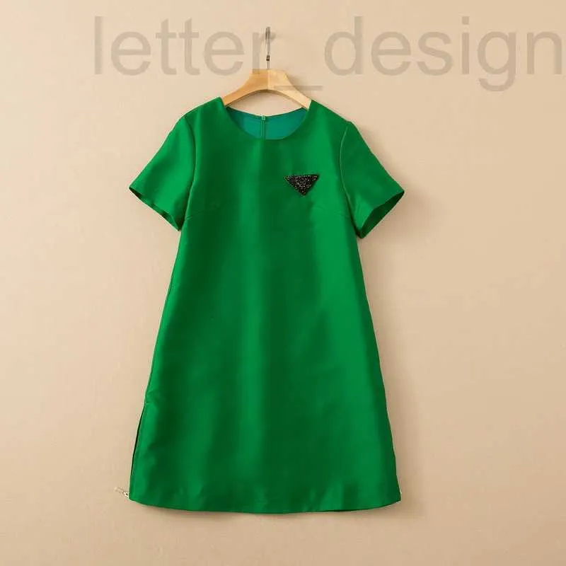 Temel Sıradan Elbiseler Tasarımcı Avrupa ve Amerikalı Kadın Giyim Bahar 2022 Kısa Kollu Yeni Yuvarlak Yaka Tırnak Boncuk Moda Yeşil Elbise F7LF