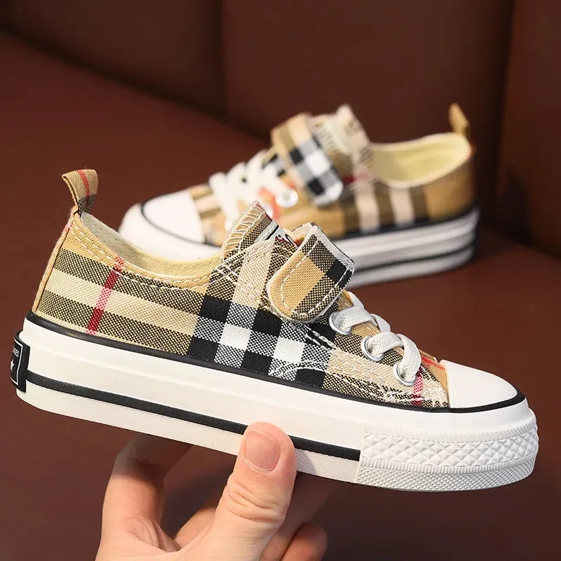 جديد 2023 Fashion Kids Shoes for Girl Cute Plaid Pattern Low Top Top Canvas Shoes Boys Sneakers أحذية غير رسمية حجم كبير الحجم