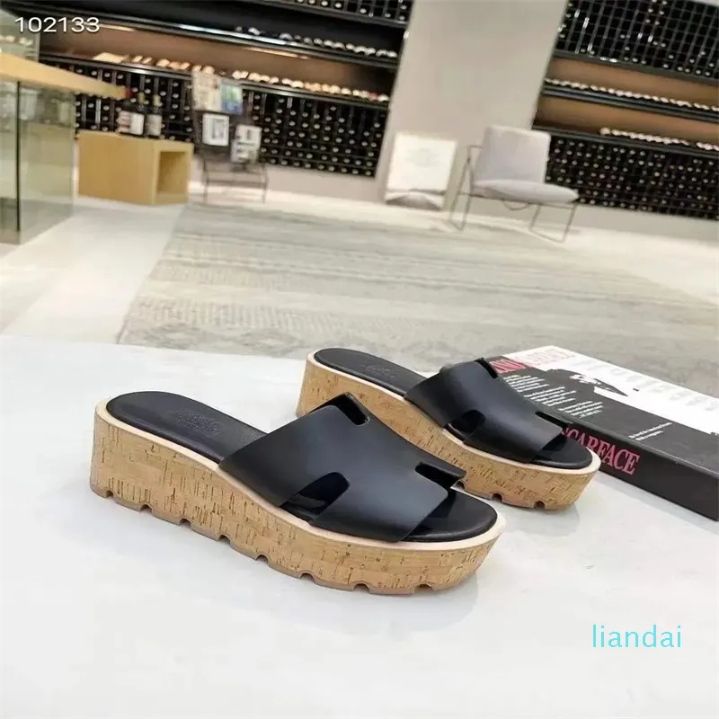 Designer 2023 Summer Brown äkta läder tjocka sulstrand tofflor Fashion Simple Mixed Colors Wedges Heel Women Open Toe Slides