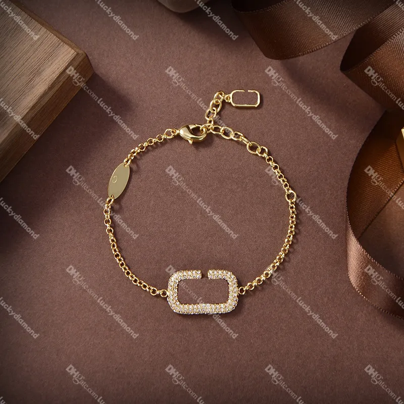 Full Diamond Womens Bracelets Chaîne en or pour dames Designer Lettre creuse Bracelet avec boîte