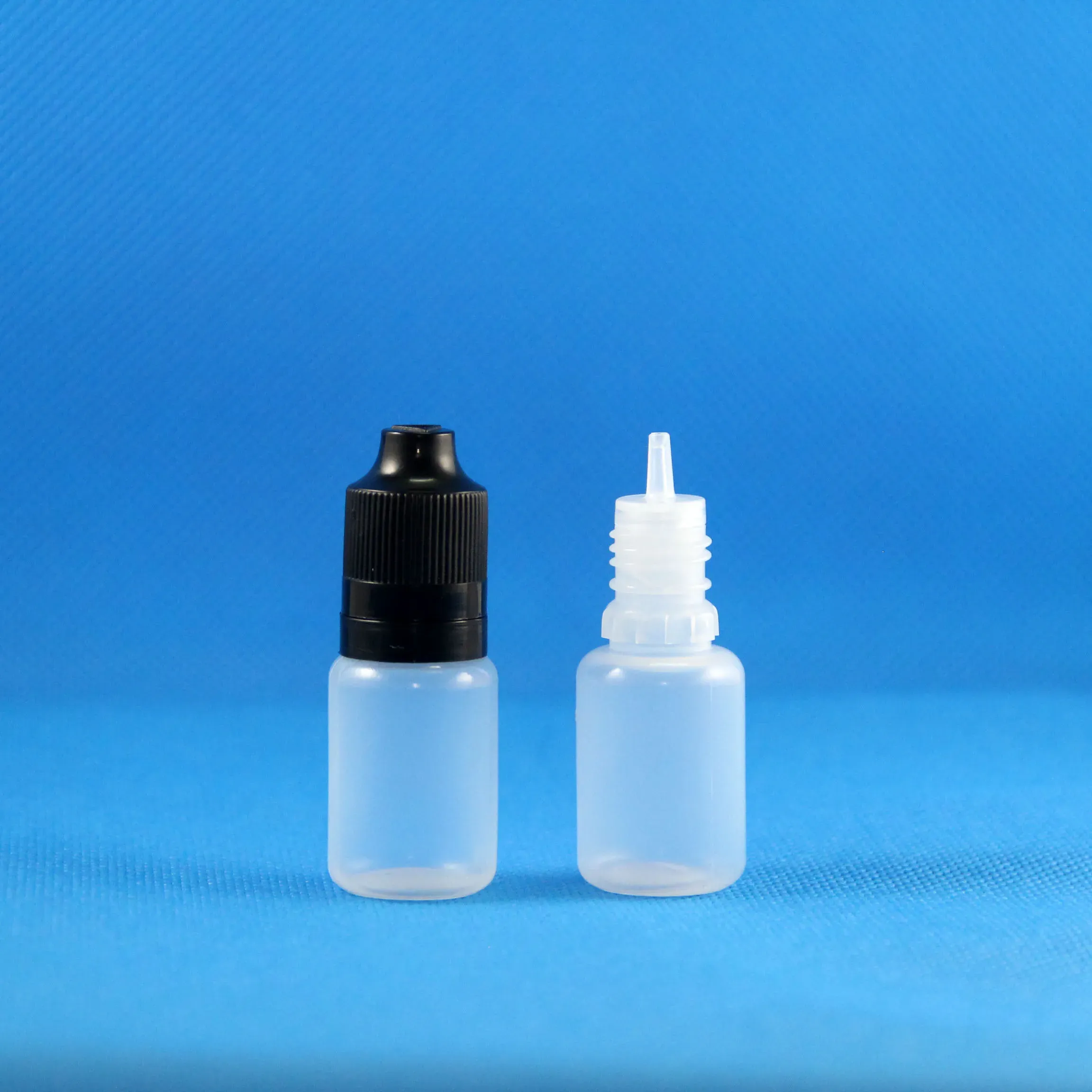 100 conjuntos/lote Frascos conta-gotas de plástico de 10 ml Tamper Evident Child Tampas duplas à prova Longas e finas Pontas de agulha e Vapor Cig Líquido Moda