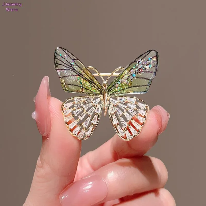 Pins broszki mody gradient kryształowy motyl broszka broszka dragonfly dla kobiet akcesoria biżuterii Prezenty 230621