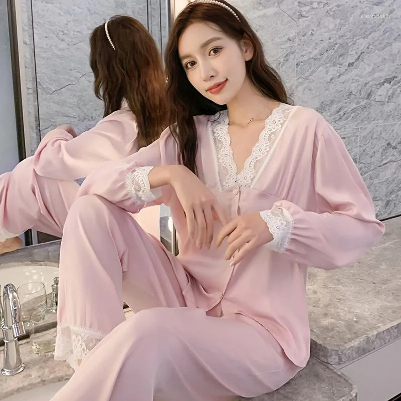 Kvinnors sömnkläder pyjamas för kvinnor 2023 Summer Silk Ladies Solid Color V-ringen Långärmar Sexig spetsbyxor Set Woman 2 Pieces