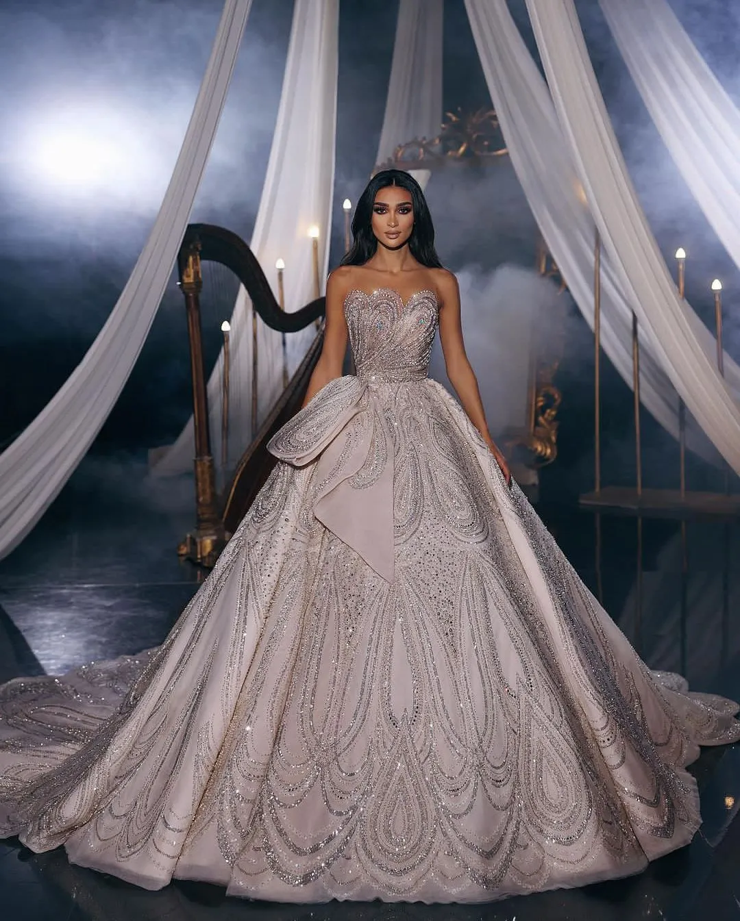 Luxury Ball Gown Wedding Dresses Sleeveless Bateau Sequins