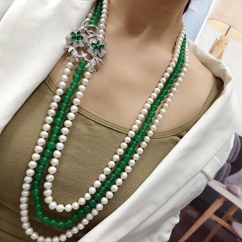 Kedjor 3ROWS FRESCHWATER PEARL VIT NÄR RUND 7-8 mm grön jade halsband 80 cm