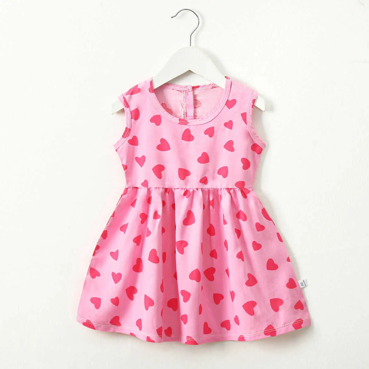 Robes de fille robe fille 2023 Été sans manches florales aimante coeur imprimé robe 3-8 ans robe princesse 230420 aa230531