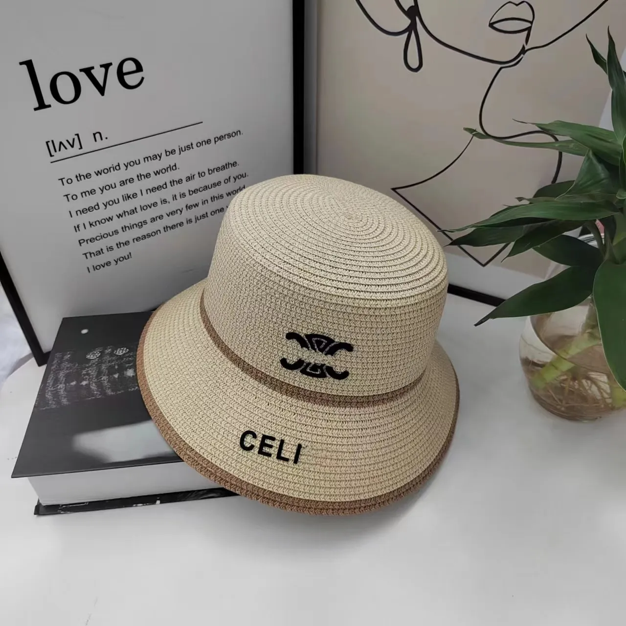 High-end Contrast Colour Letter Mark Cappello di paglia Summer Outdoor Sun Hat Face Piccolo ed elegante Bucket Cappelli da donna