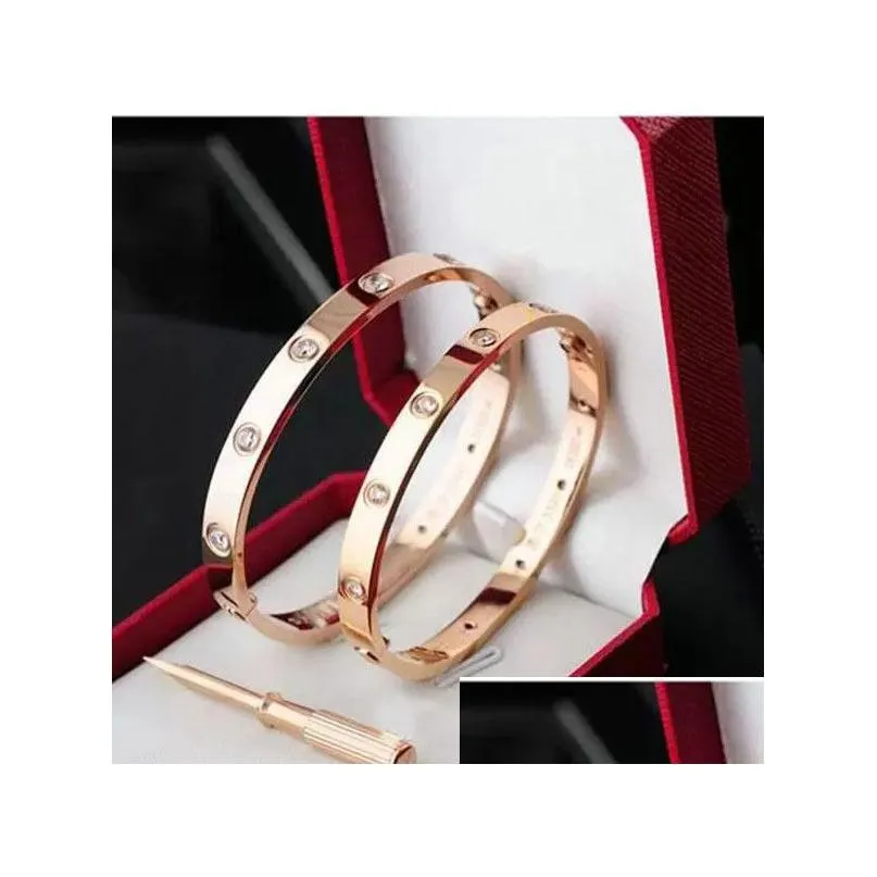 Bracciale Bangle Love Designer Bracciali da uomo di marca di lusso in oro rosa 18 carati Acciaio inossidabile placcato in argento con diamanti Colori artigianali Cacciavite Dh1Tz