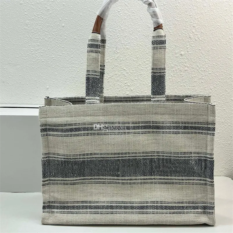 Borsa A Tracolla Donna In Tela Grigia – 36x36 Cm, Con Fibbia Pendente In Metallo, Perfetta Per Shopping E Viaggi - copertina