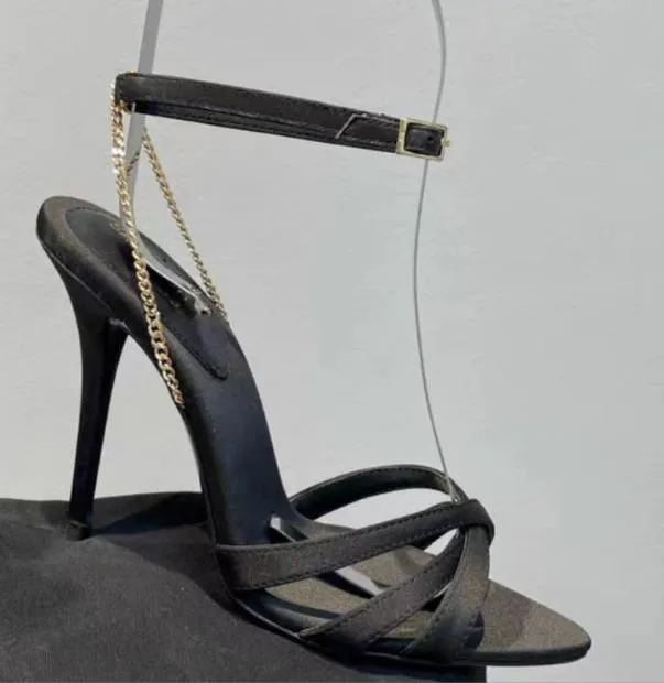Designer Women's High Heels Sandaler Cross Ankle Chain Ties Ladies Sexiga Banketter Semesterklänning Kvinnor Högklackade sandaler med låda