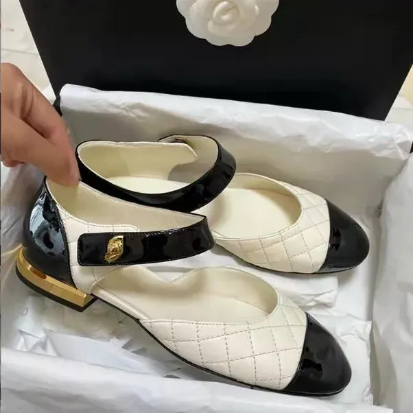 2023 designer luxury retro buckle women's shoe round toe Beach Banquet black white flat ballet shoes fashion versatile size35-41