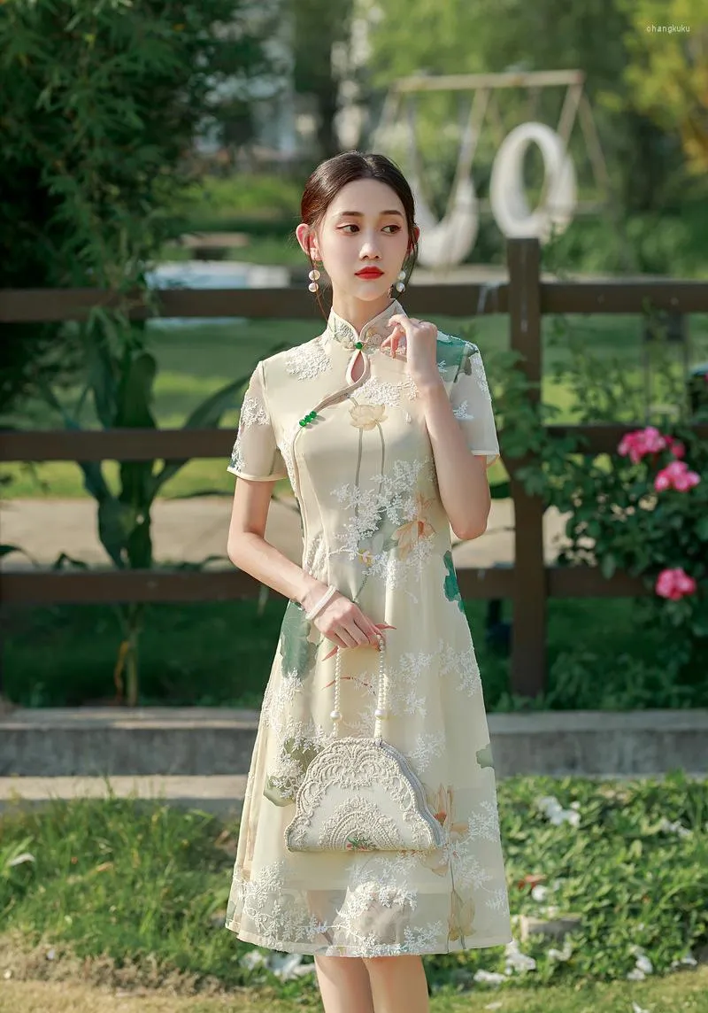 Model top dress cheongsam