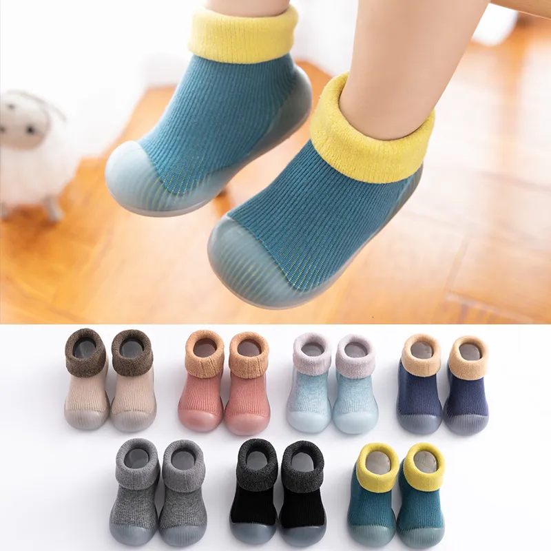 Premiers marcheurs bébé chaussette chaussures pour l'hiver coton épais styles d'animaux mignon bébé chaussures de sol anti-dérapant premiers marcheurs 0-3 ans cadeaux de Noël 230620