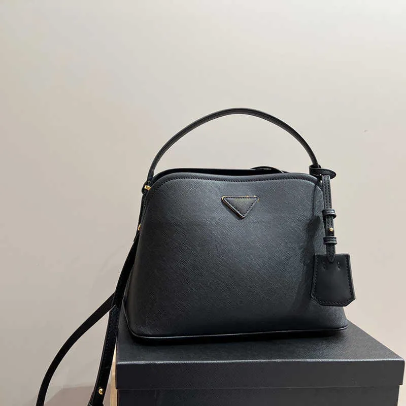 Märke mode crossbody hinkväskor designers handväskor kvinnor klassisk svart axel handväska 7a högkvalitativa läder designer väskor tote kvinnor handväska 230621