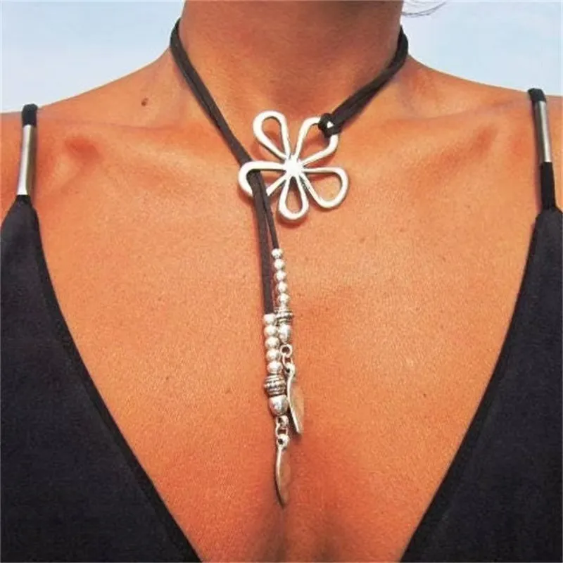 Bohème évider Fleur Spirale Collier Chaîne Européenne et Turquoise En Cuir Corde Y Forme Collier De Mode Simple Plage Collier